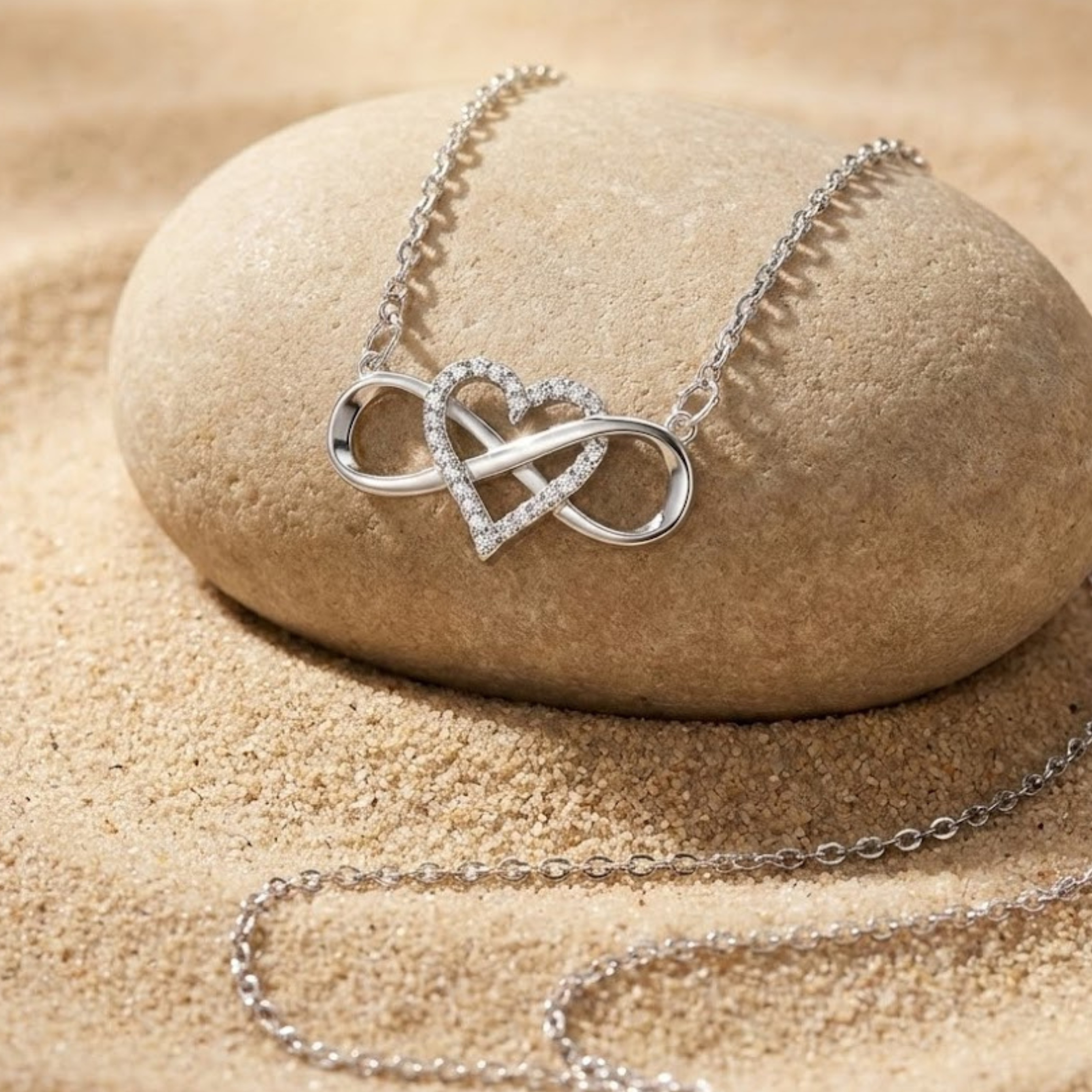 שרשרת אהבה נצחית - תליון לב אינפיניטי