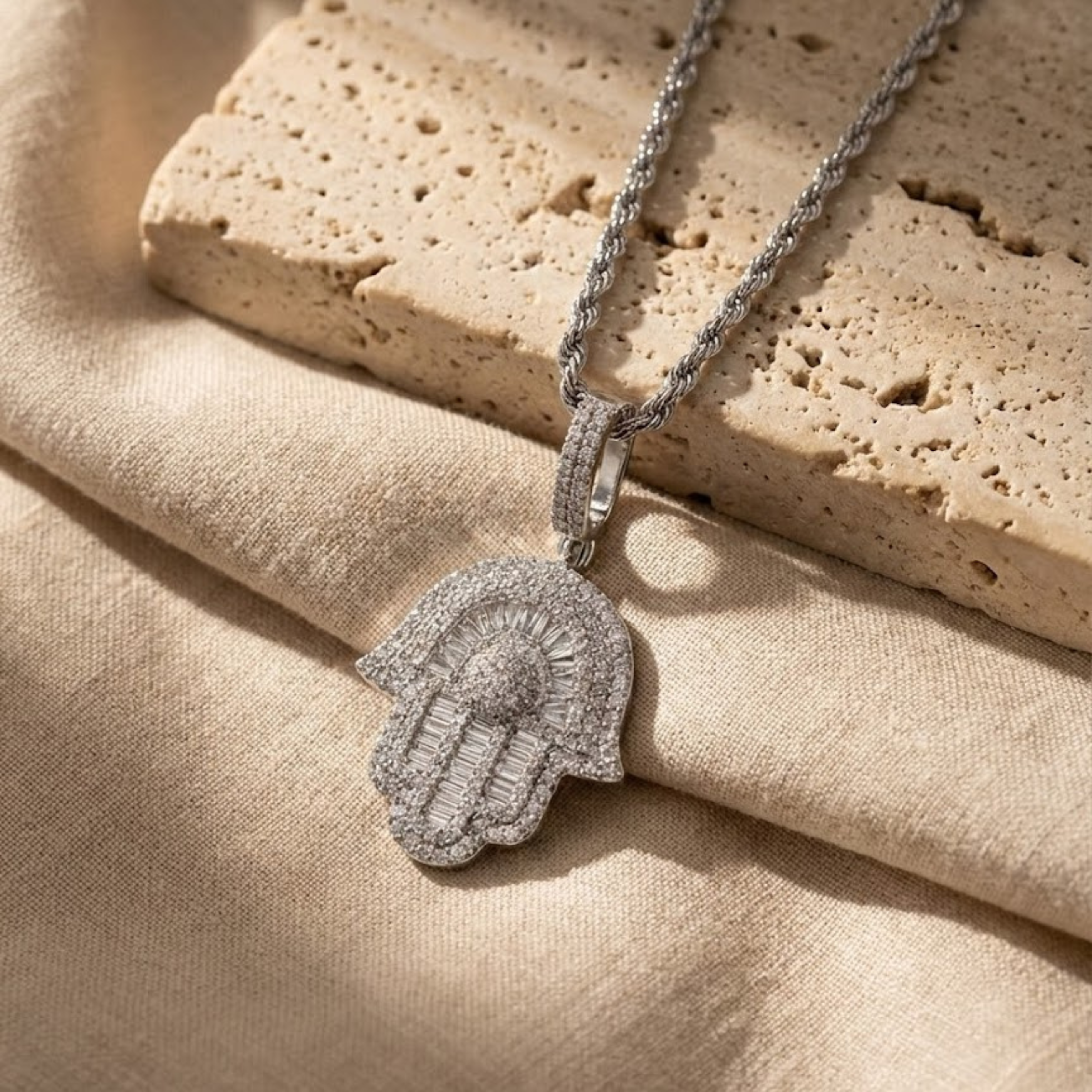 תליון חמסה - שמירה, ברכה ויוקרה בלב אחד