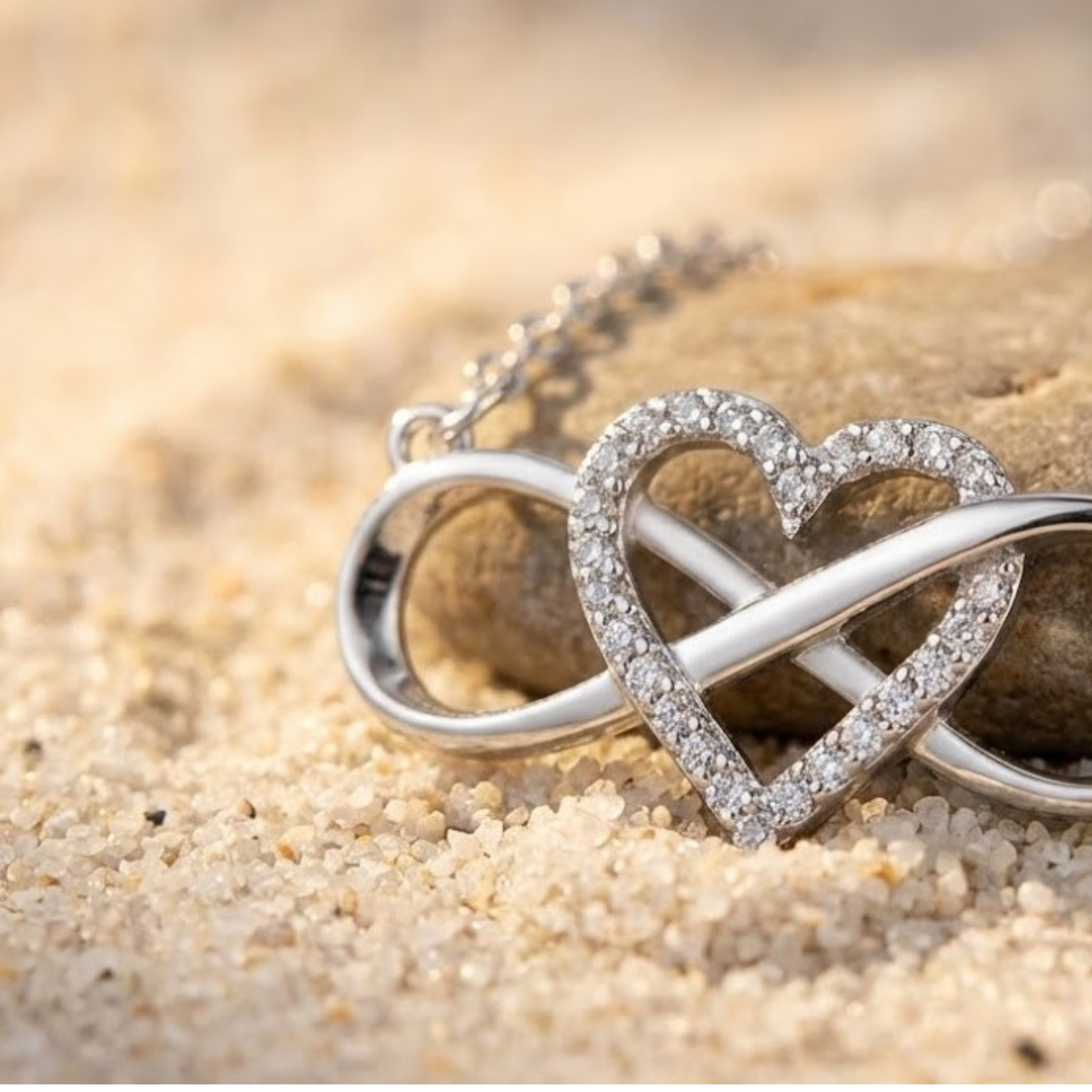 שרשרת אהבה נצחית - תליון לב אינפיניטי