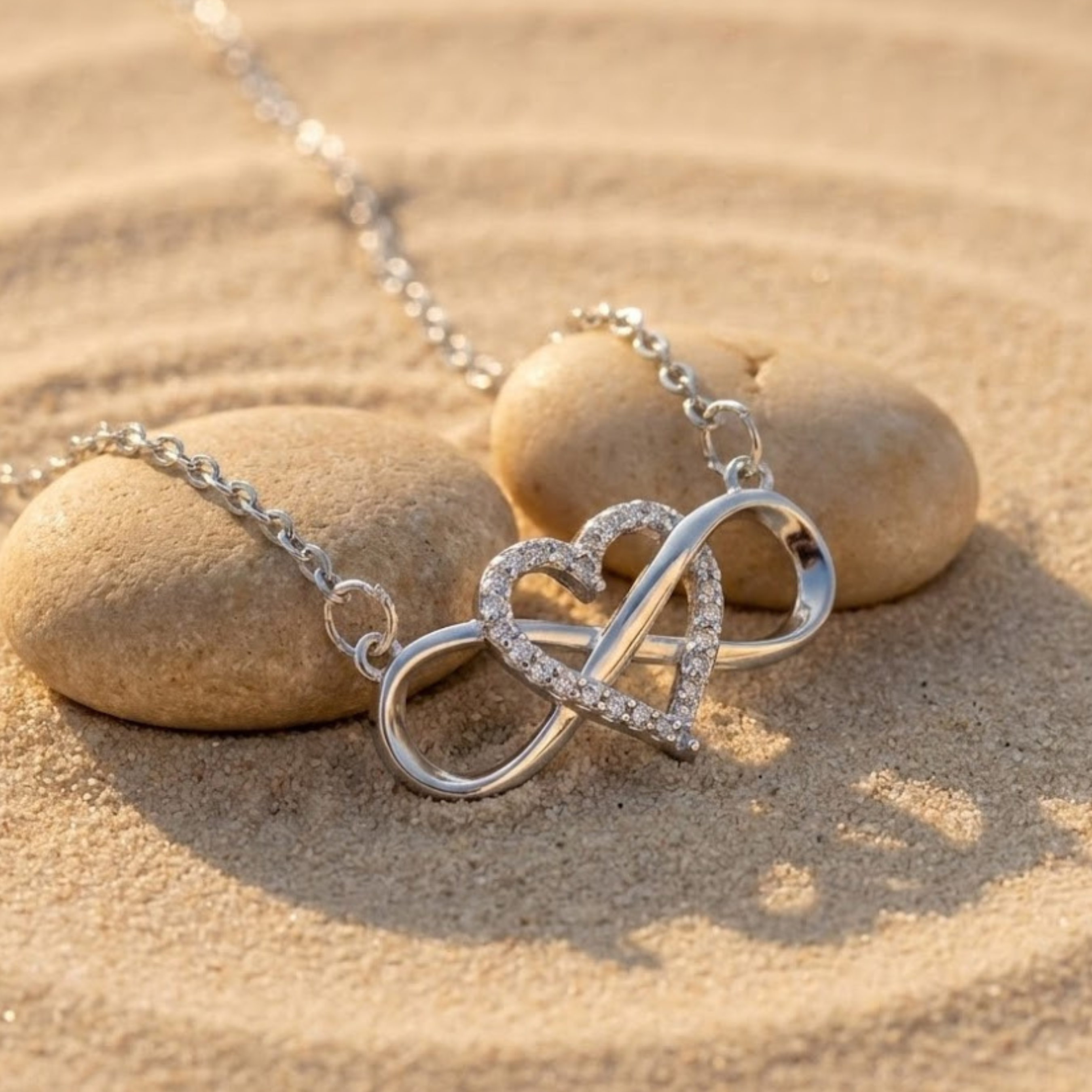 שרשרת אהבה נצחית - תליון לב אינפיניטי