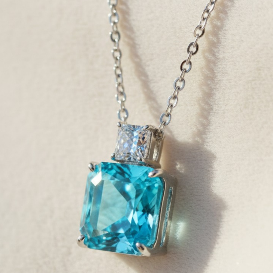 הברק שבאבן: תליון כסוף יוקרתי עם נגיעה רומנטית