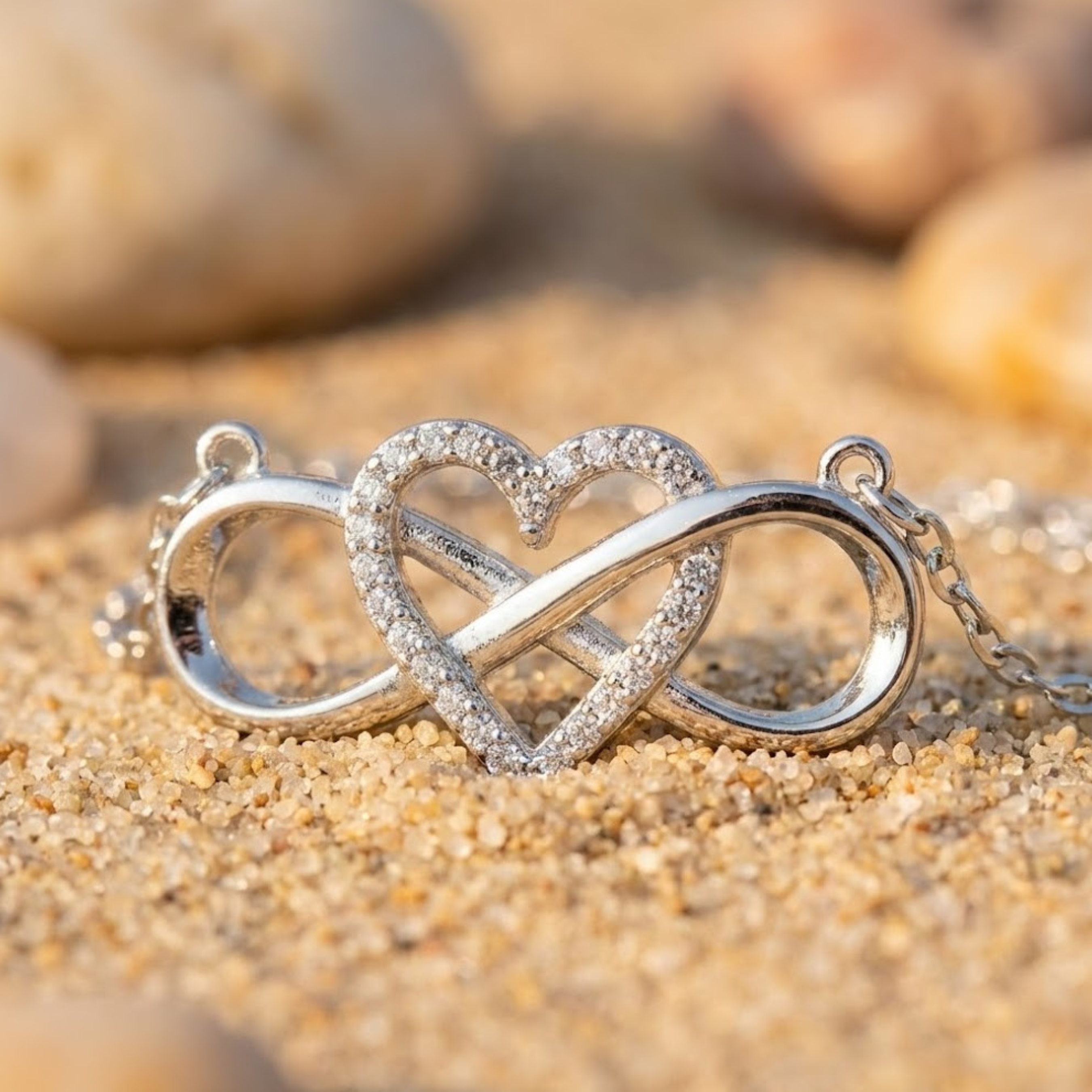 שרשרת אהבה נצחית - תליון לב אינפיניטי