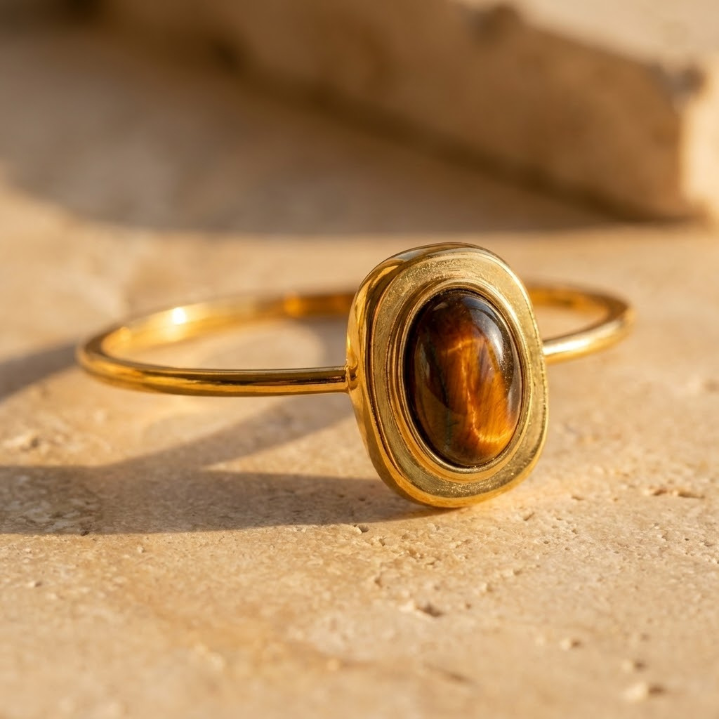 טבעת טייגר איי עם אבן בציפוי זהב 18K – נירוסטה