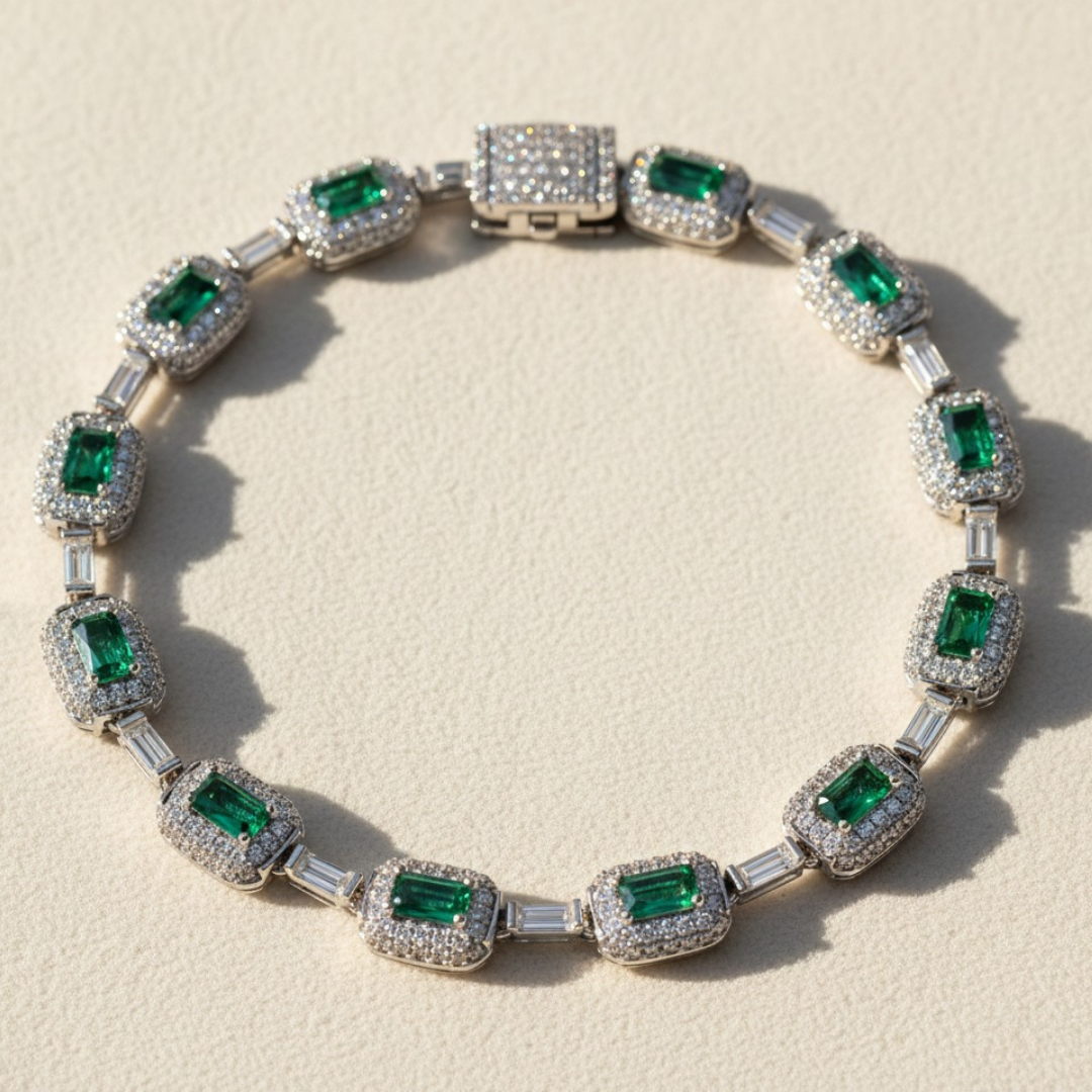 היוקרה שבירוק: צמיד אמרלד אייס נוצץ