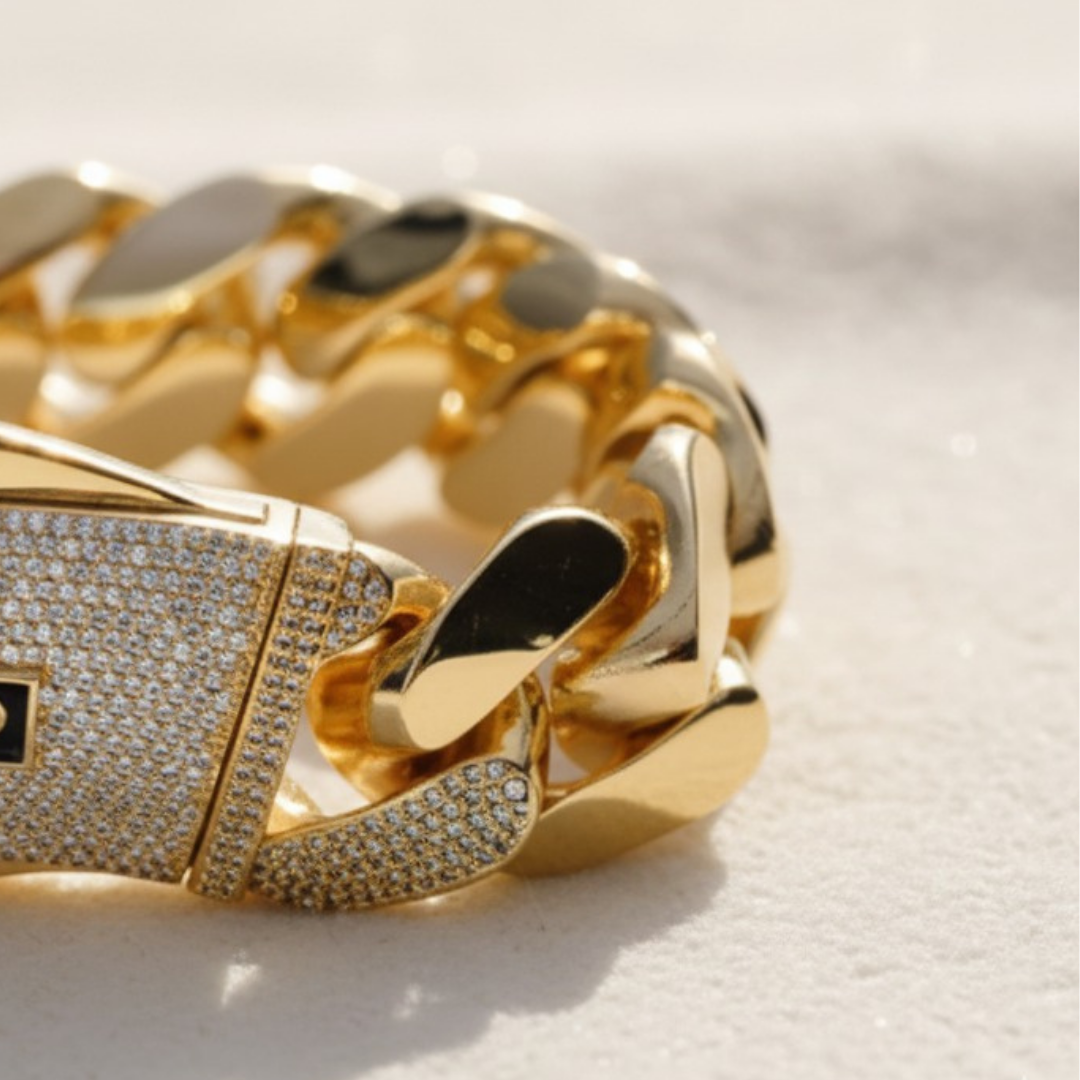 היוקרה של מונאקו: צמיד מצופה 14K מבריק